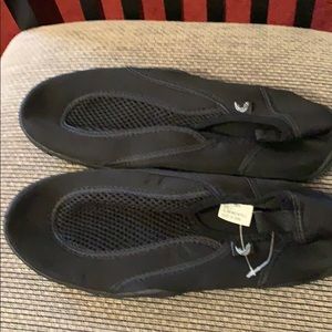Men’s water shoes
